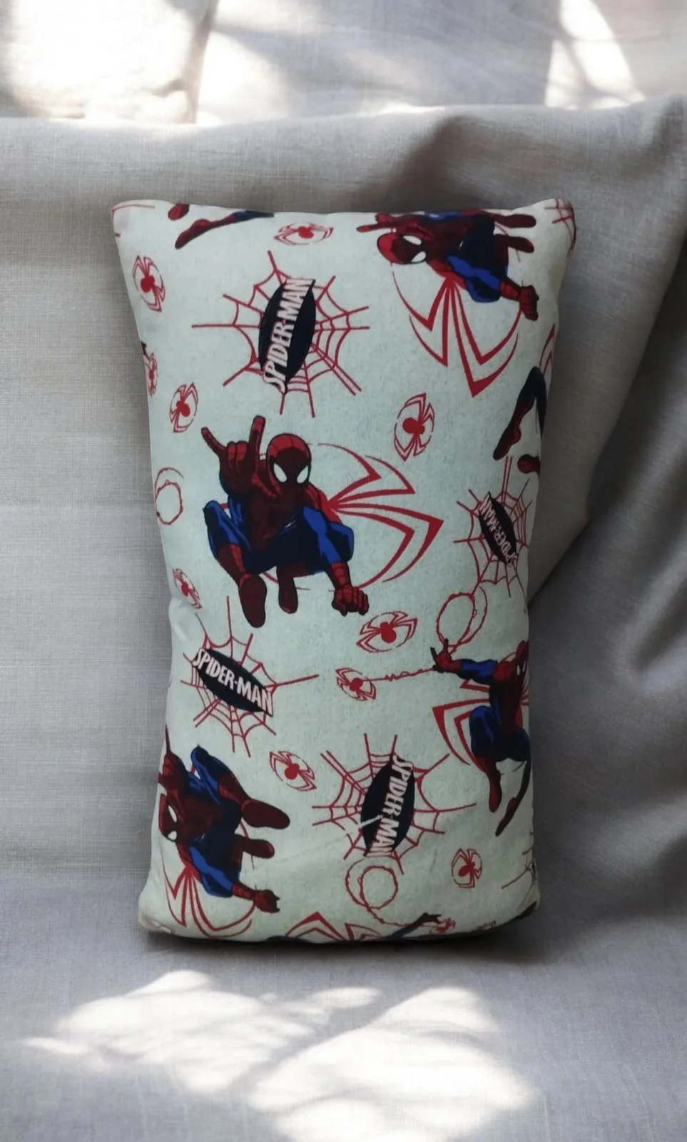 🕷️ Cojín Infantil del Hombre Araña | Decorativo y Divertido