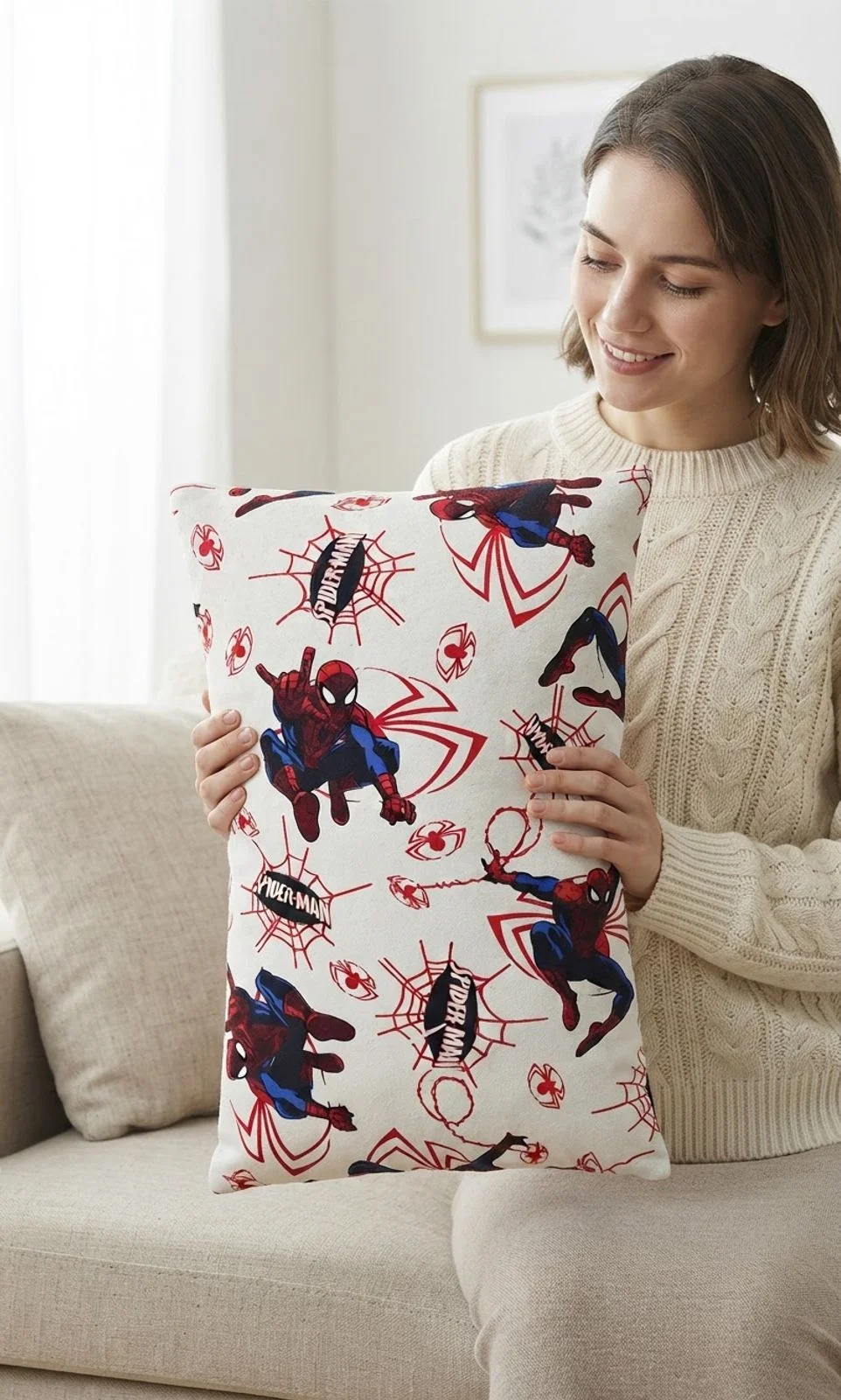 🕷️ Cojín Infantil del Hombre Araña | Decorativo y Divertido
