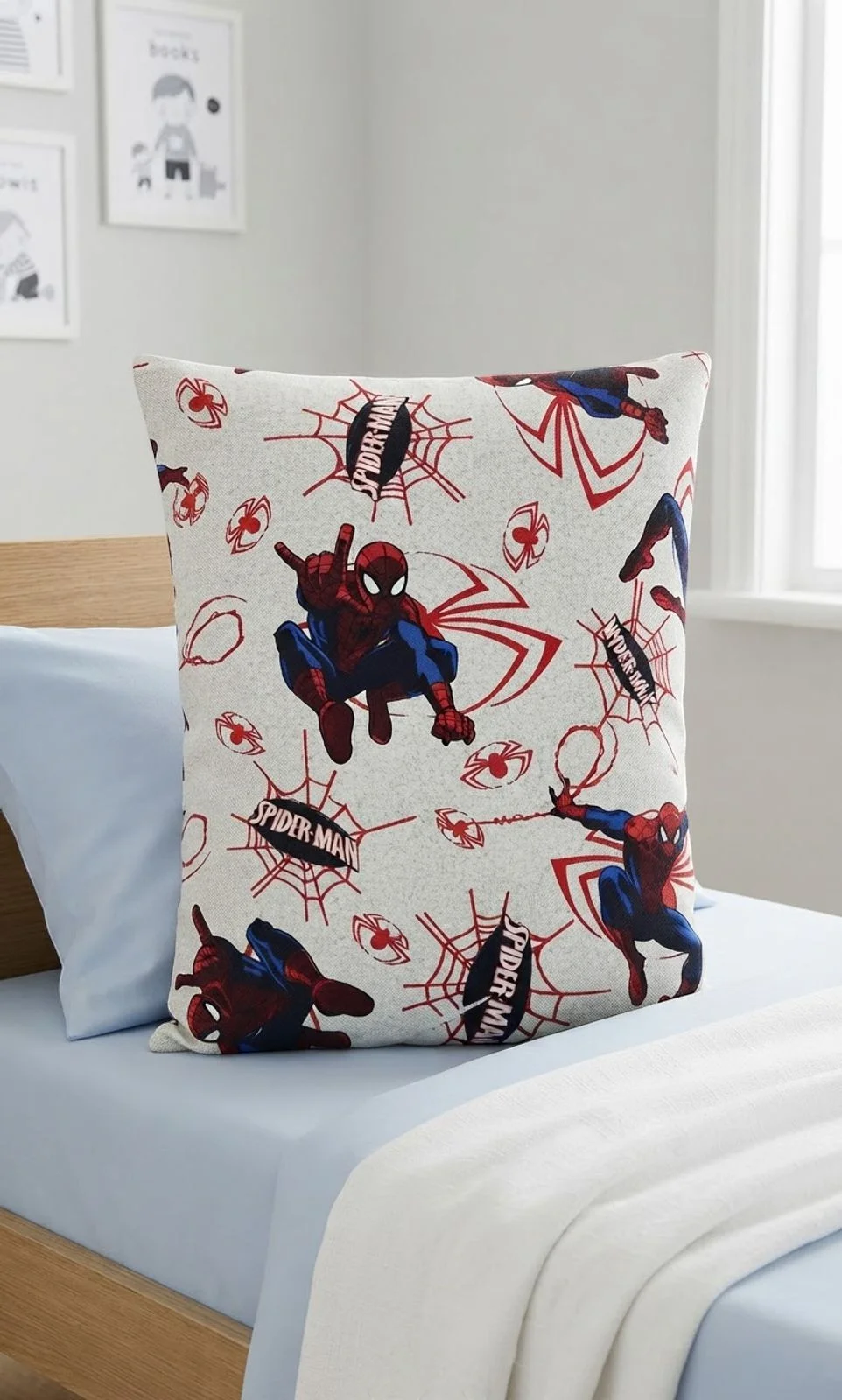 🕷️ Cojín Infantil del Hombre Araña | Decorativo y Divertido